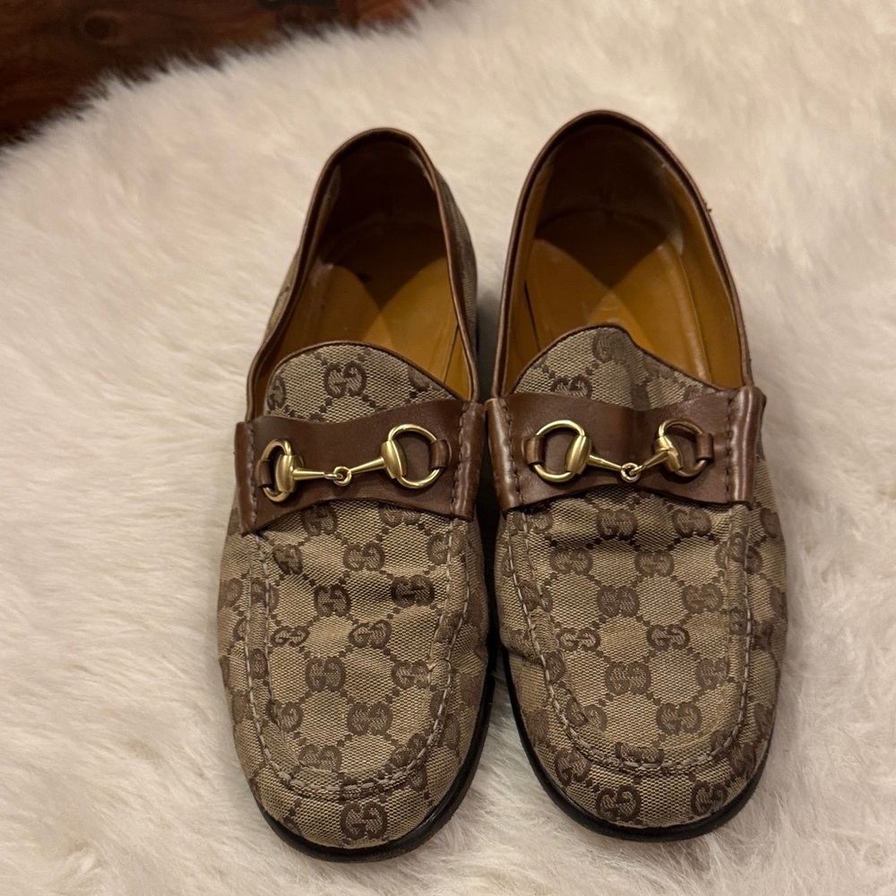 Gucci Men’s Tan Canvas Monogram Loafers w/ Gold Horsebit Size 10 1/2D pre-owned. - Picture 1 of 10